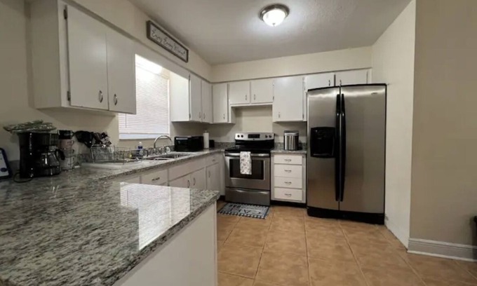 Riverview House | King Suite vacation retreat on the edge of Tampa!