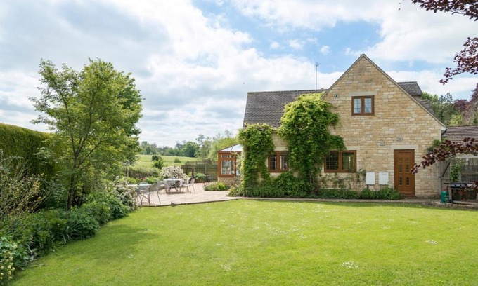 Winchcombe House | Kingfisher Cottage