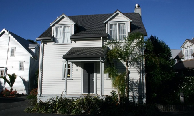 Russell Cottage | Kingfisher Cottage - Russell Cottages Collection
