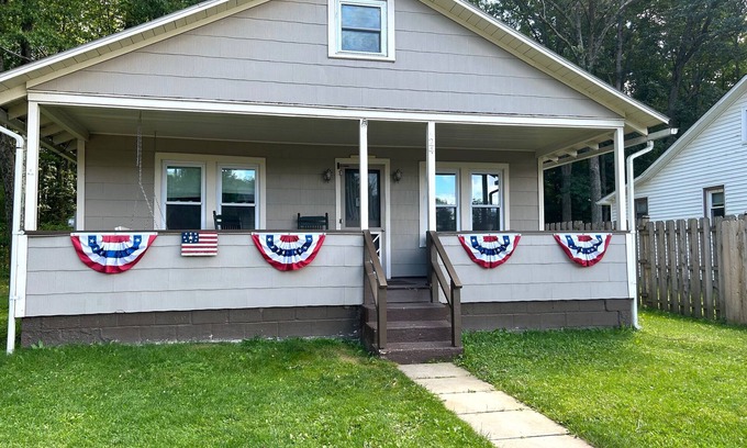 Moon Lake Cottages Cabin | Kingfisher Cottage