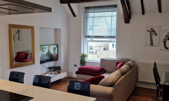 Stamford Apartment | Kingfisher Suite - Two-bed private apartment