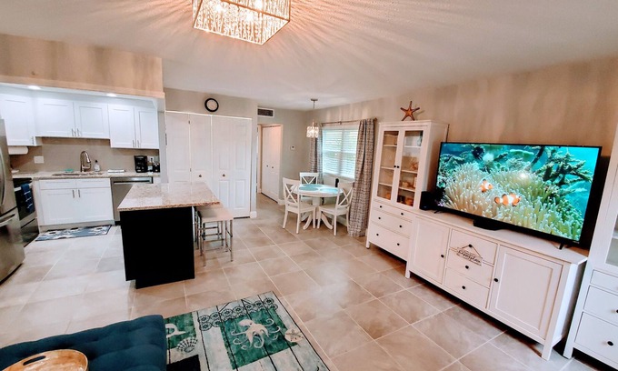 Sun City Center Condo | Kings Point 55+ Golf Resort Living at its BEST! Sun City Center w/24 Hr Security