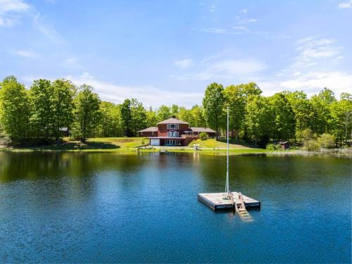 Bancroft House | Kings Wee Castle 6BR Serene Luxury Family Retreat