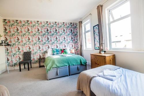 Canbury Apartment | Kingston Central Garden House with Free Parking