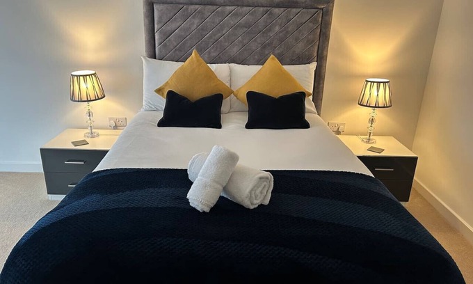 Derby House | Kingsway House - Spacious 4 Bed Home From Home