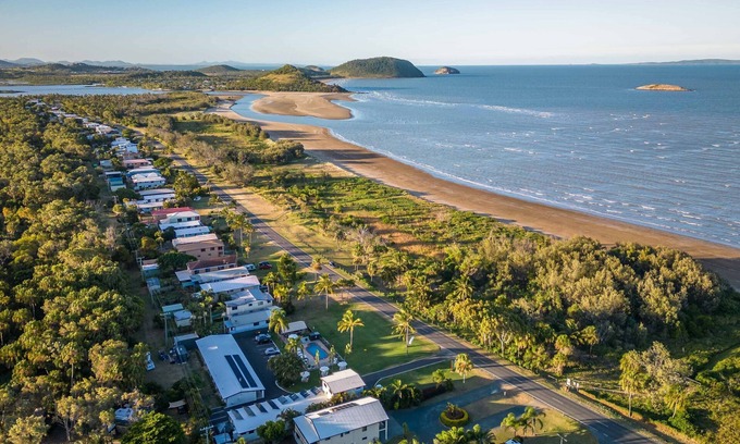 Kinka Beach Hotel | Kinka Palms Motel