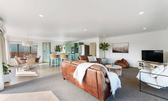 Kinloch House | Kinloch Getaway - family friendly + close to lake