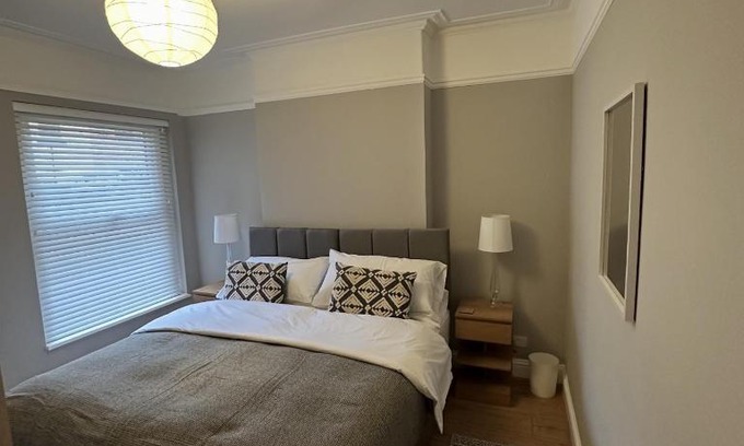 Birkenhead House | Kirkland Avenue