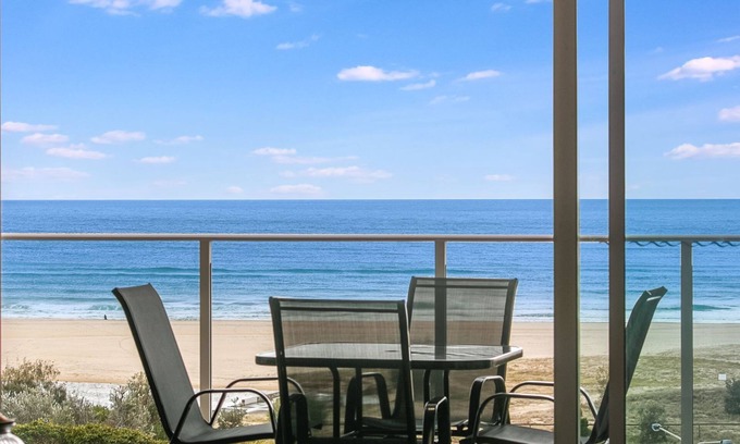 Coolangatta Apartment | Kirra Surf 508 - Enjoy Kirra beachfront luxury - Linen Provided - Min. 3 night stays!