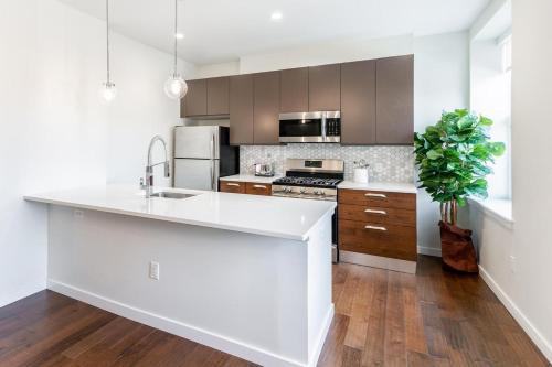 Central Business District Apartment | Kislak 301Chic Studio in the Heart of Downtown