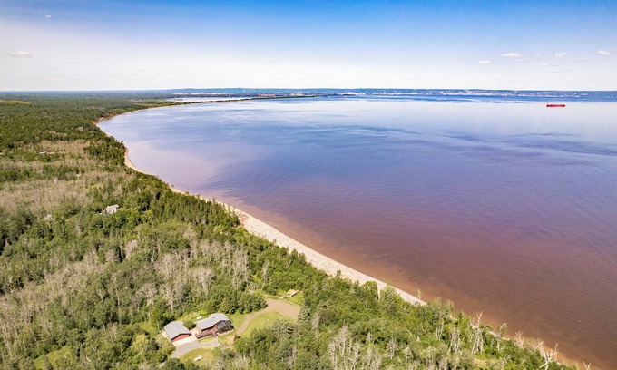 South Range Cabin | Kitchigami Lodge - on Lake Superior. Beach, Firepit, Hot Tub, 30 min to Duluth!