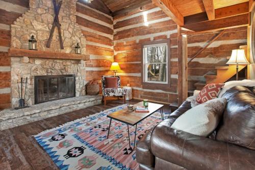 Indianapolis House | Kit’s Cabin Log Cabin Retreat in Indianapolis