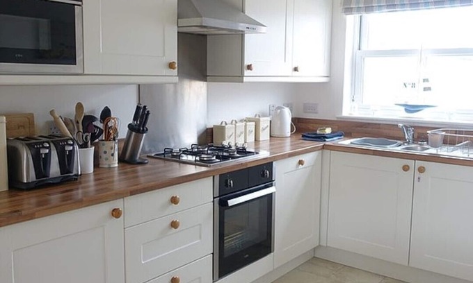 Filey Cottage | Kittiwake Cottage Filey - The Bay/Sleeps 5/Leisure facilities/Beach/Wi-Fi