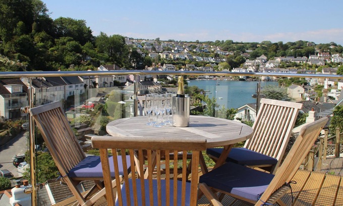 Noss Mayo Cottage | KITTIWAKE, family friendly, character holiday cottage in Noss Mayo