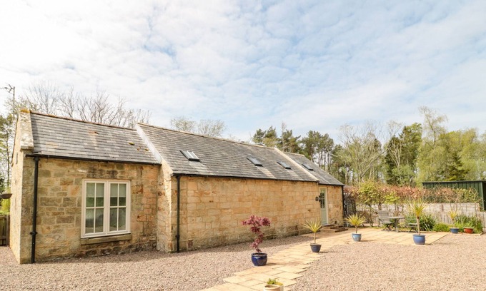 Guyzance House | KIZZIE COTTAGE, pet friendly, with open fire in Warkworth