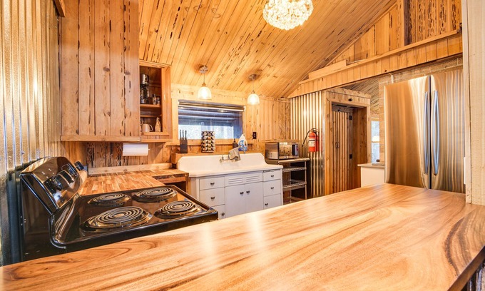 Klamath Lake Cabin | Klamath Falls Cabin w/Private Sauna & Fire Pit!