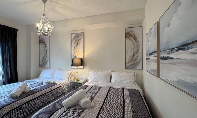 Vaughan House | Kleinburg Luxe Crown Town Residence