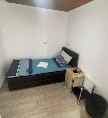 Ruesselsheim Apartment | Kleine aber feies Zimmer