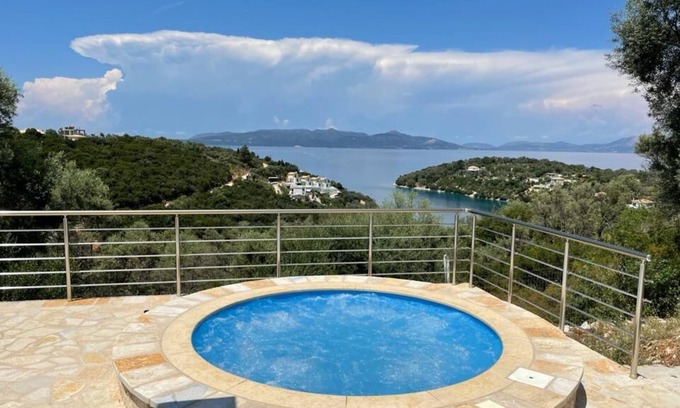 Meganisi House | Kleine Villa auf Meganisi mit Whirlpool und Genialem Blick zu Vermieten