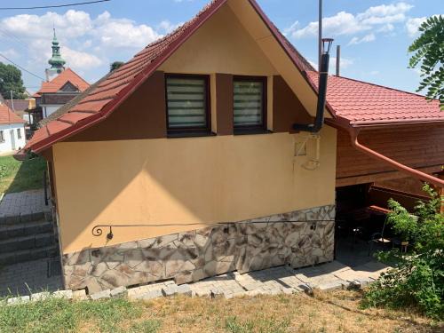 Pritluky Apartment | Klidné a vyjímečné ubytování nad sklepem - Přítluky Garance na počasí!