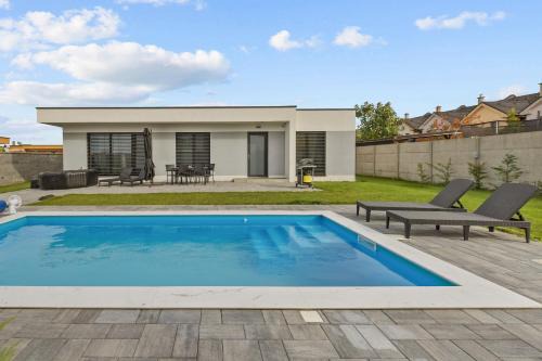 Dunajska Luzna House | Klimatizovaný Apartmánový dom s bazénom, 10B