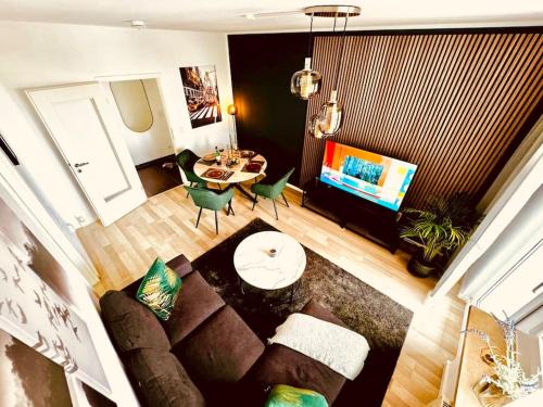 Chemnitz Apartment | KMHosting Zentrum Luxe Apartment Balkon