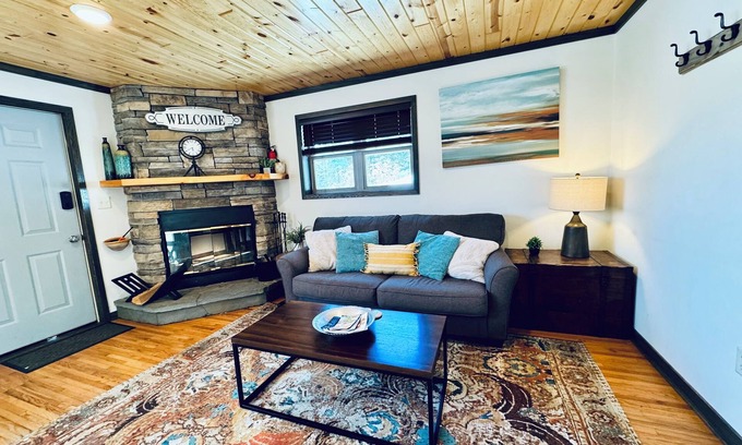Two Harbors Condo | Knife River Suite w/Sauna & Fire Pit