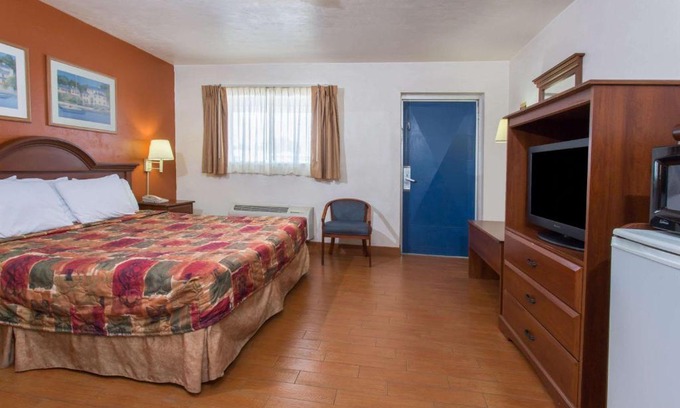 Arcadia Hotel | Knights Inn Arcadia