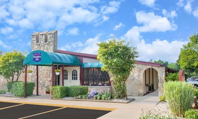 Battle Creek Hotel | Knights Inn - Battle Creek
