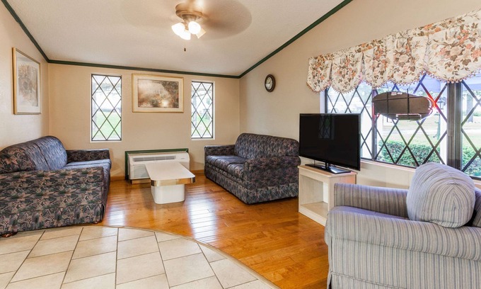 Farmington Hills Hotel | Knights Inn Farmington Hill
