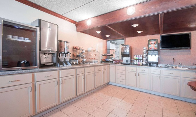 Grand Forks Hotel | Knights Inn Grand Forks