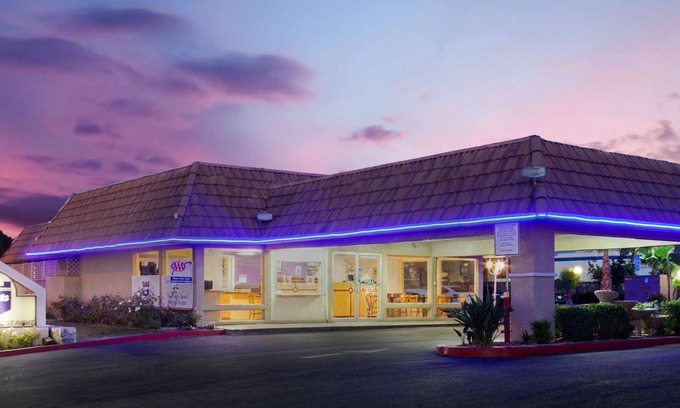 Palmdale Hotel | Knights Inn Palmdale