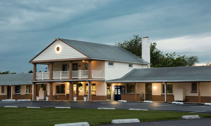 Palmyra Hotel | Knights Inn Palmyra