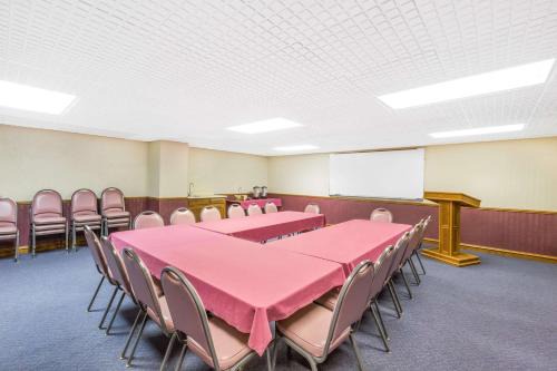 South Sioux City Hotel | Knights Inn & Suites South Sioux City