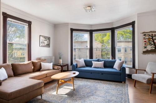 Parkside Apartment | Knock on Wood - Airy Charm in Heart of Downtown