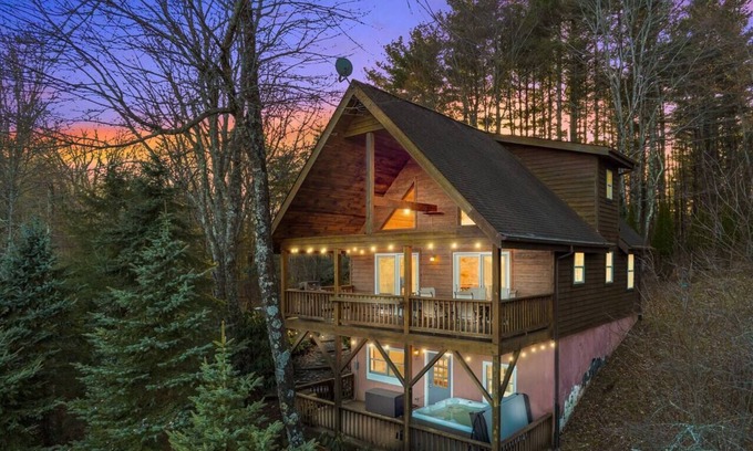 West Jefferson Cabin | 'Knotty By Nature' Cozy Cabin w/View and Hot Tub