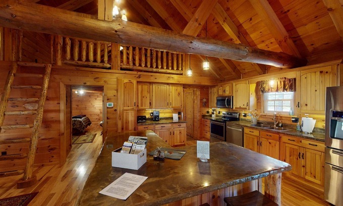 Laurelville Cabin | Knotty Pine cabin w/pond, hot tub, pool table close to hiking