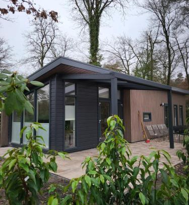 Municipality of Utrechtse Heuvelrug Ski Chalet | Knus Chalet met boszicht op Vakantiepark Bonte Vlucht - vlak bij Utrechtse Heuvelrug