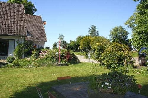 Ausacker Apartment | Kobs - FeWo inmitten der Natur mit zwei Bädern, Terrasse und gemütlichem Wohn- und Esszimmer