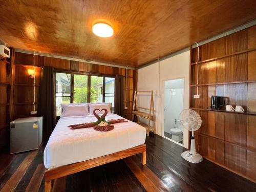 Nuea Khlong Resort | Koh Jum Paradise Resort