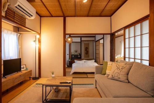 Higashi Ward House | KOISI Renovated traditional Japanese house 12min walk fm広島駅 Max5ppl 3LDK