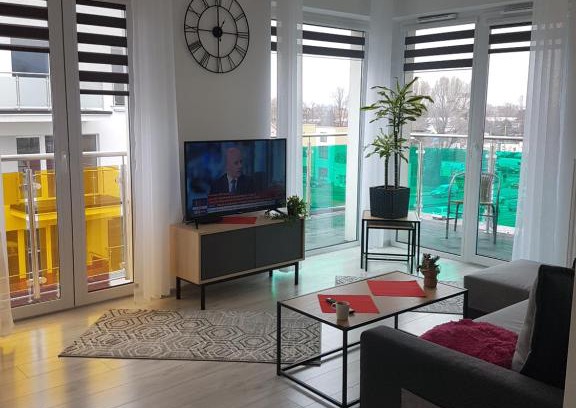 Bielsko-Biala Apartment | !KOMFORT APARTAMENT KUSTRONIA Garaż Balkon Wanna
