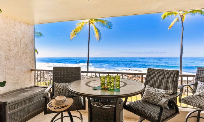 Historic Kailua Village Condo | Kona Reef: D-17: Direct Oceanfront, Pool/Hot Tub, Air Conditioning, Elevators