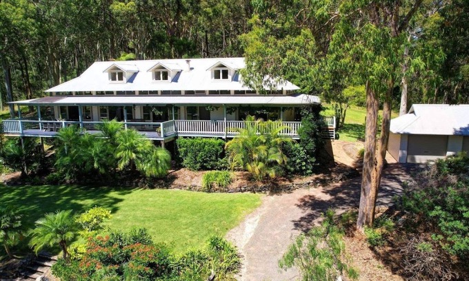 Blueys Beach House | Kookaburra Retreat- embrace the tranquility and opulence of Kookaburra Retreat