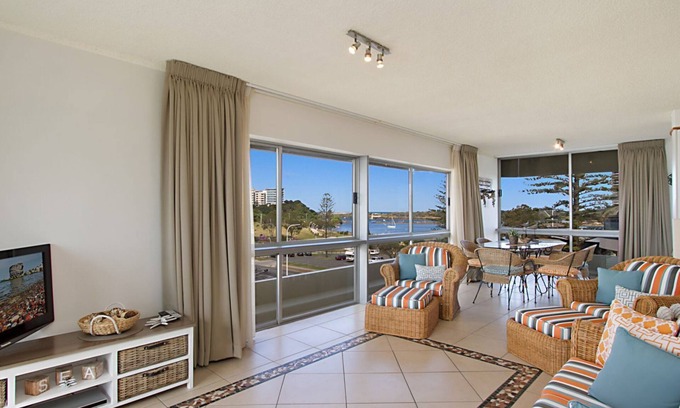 Coolangatta Apartment | Kooringal Unit 14 Great location on Greenmount Beach with Wi-Fi included