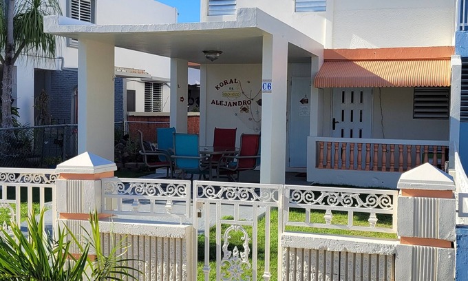 Ensenada House | Koral de Alejandro Beach House-Walking distance to beach, town and Fun! Charming