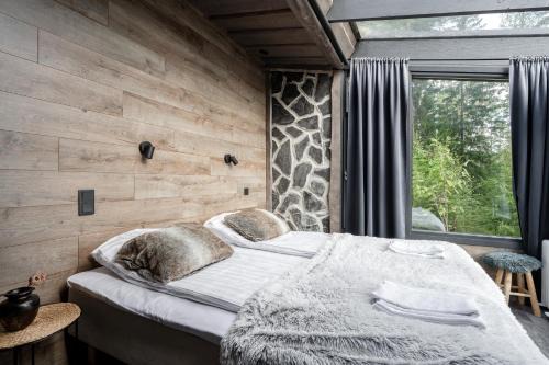 Laukaa House | Koskisviitti 3 - Private Lakeside Suite with Terrace