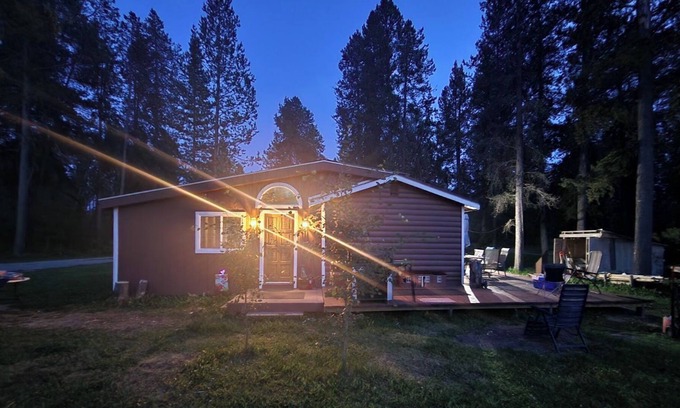 Caroline Cabin | Kozy cabin in the woods with a hot tub and woodstove.