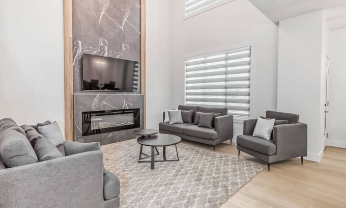 Southwest Edmonton House | Kozy In Keswick (Upper Suite)