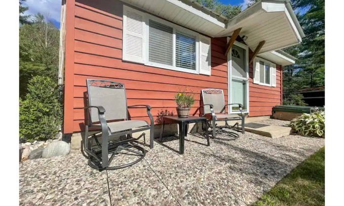 Hillman Cabin | Kozy Kabin in the woods near trails & lakes!